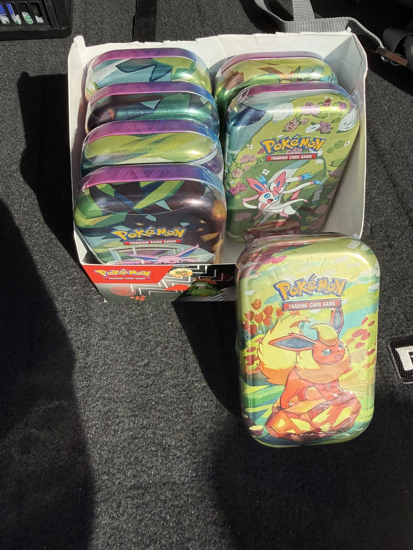 Pokémon Prismatic Evolutions Mini Tin 