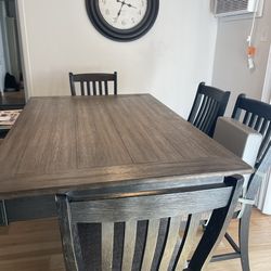 MUST GO! Dinner Table