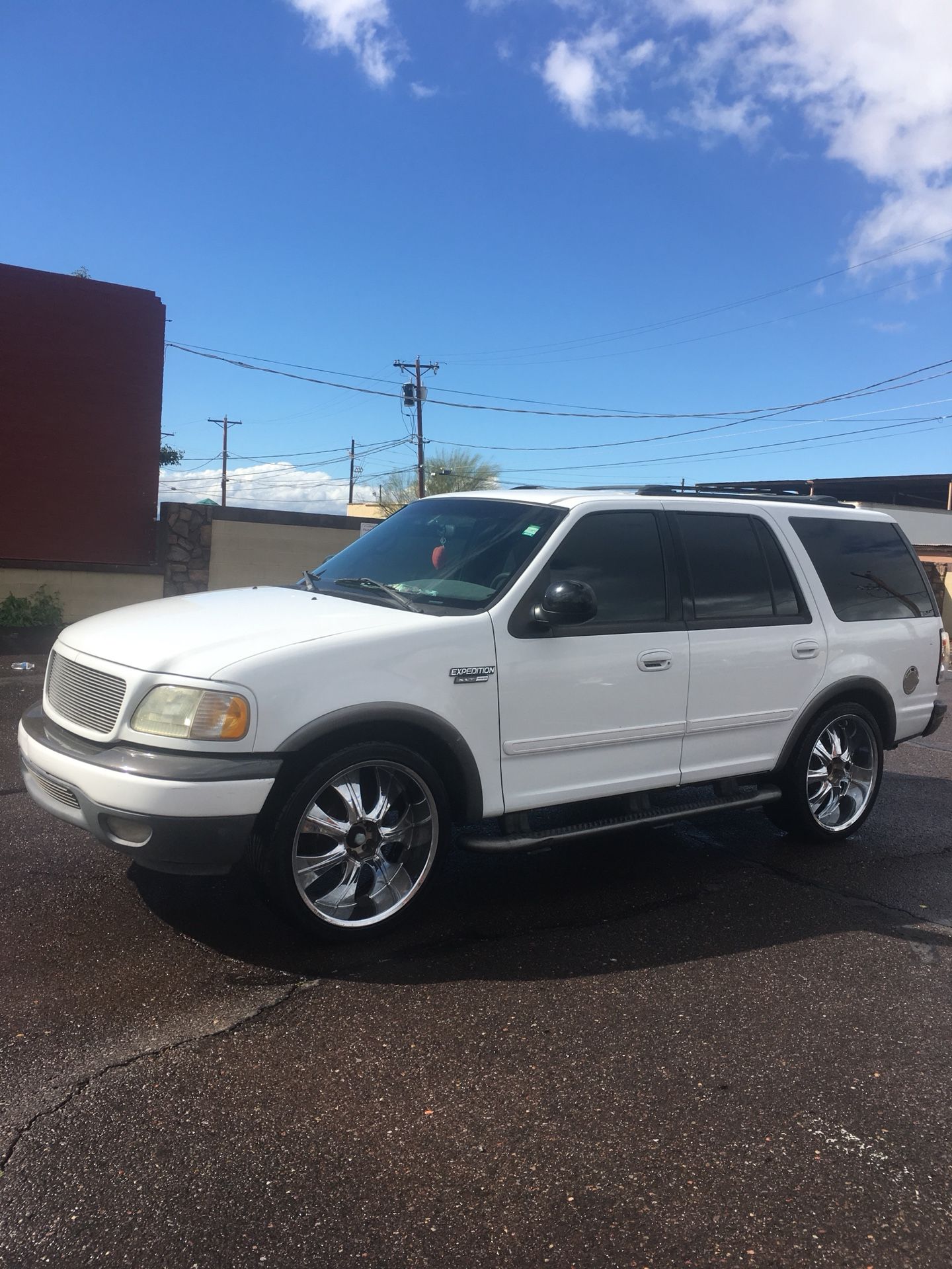 Ford Expedition “2002” automática con A/c muy bueno corre y jala muy bien sin fayas título regular