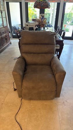 La-Z-Boy Lift Recliner Chair
