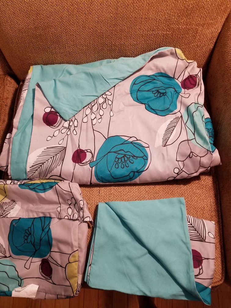 Twin XL (dorm size) Coverlet set