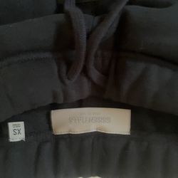 Black essitanal sweatpants