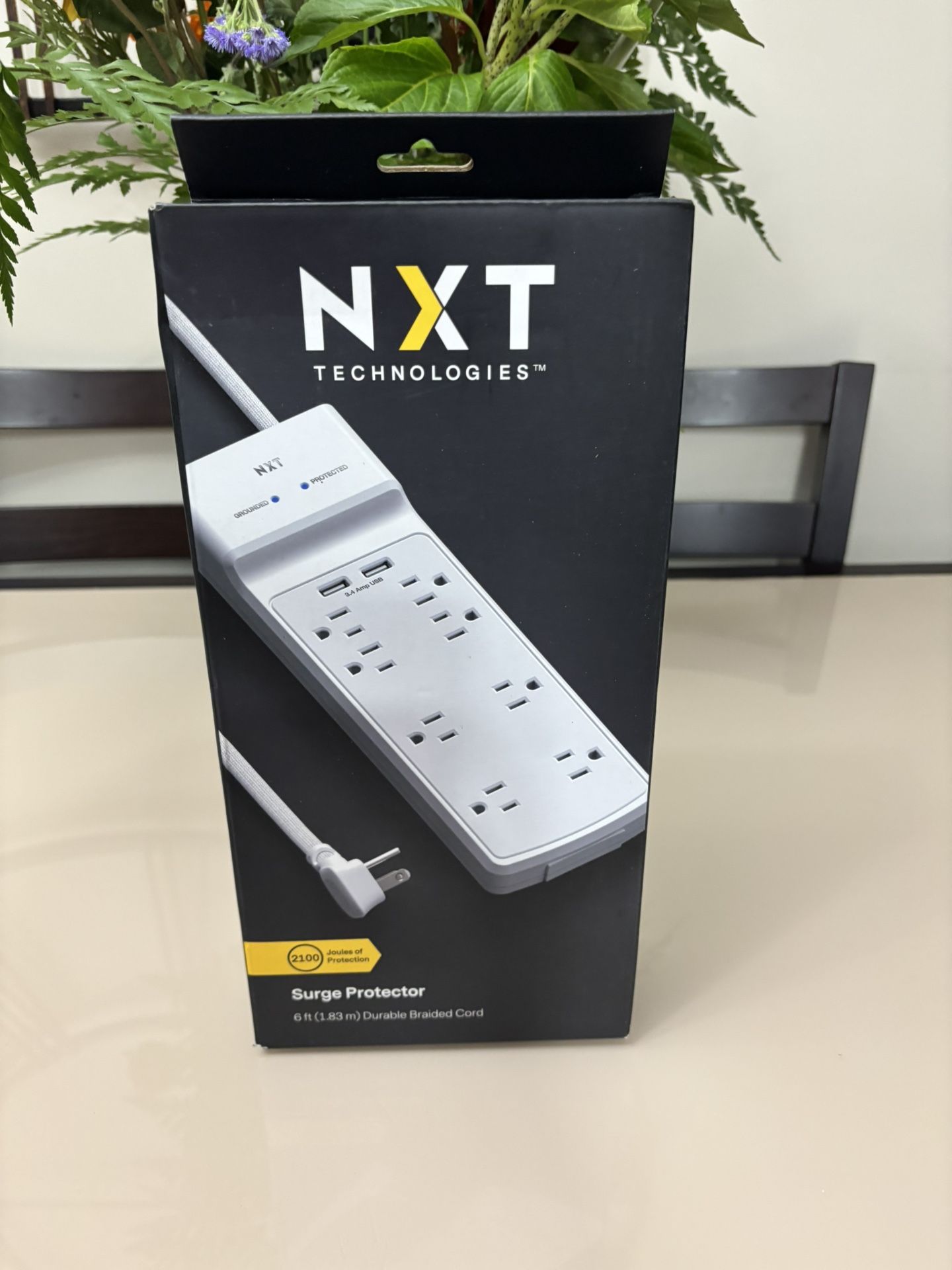 BRAND NEW NXT Technologies 8-Outlet 2 USB Surge Protector, 6' Cord, 2100 Joules