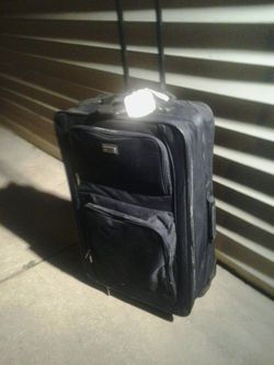 Rolling suitcase
