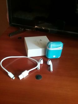 Earbuds wireless Completely NEW never used Bluetooth you Could talk AND LISTEN TO MÚSC