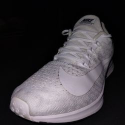 (Size 10) Used in Great Condition. Nike Zoom Pegasus 35 Women's Athletic Sneakers white, AQ2791-991
