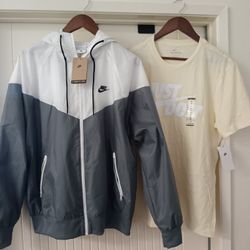 Nike Men's Windrunner Jacket And Tshirt Medium Set 