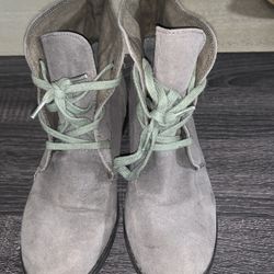 Women’s Gray Boots Women’s Size 7