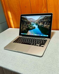 Apple MacBook Pro 13” Retina i5/8GB/256GB SSD $180