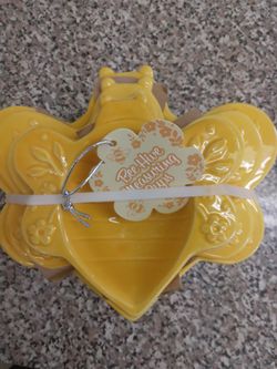 Measuring Cups ,- 10 Strawberry Street Beehive 