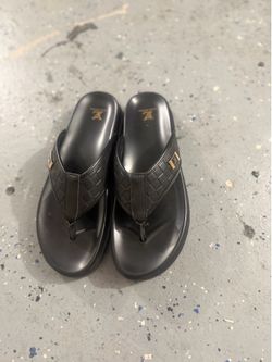New Men’s Black Flip Flops – Size US 10.5 (EU 44)  Description: Brand new men’s flip flops.  * Color: Black * Size: US Men’s 10.5 (EU 44) * Never used