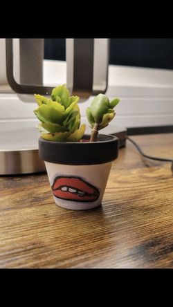 Rocky Horror Lip Pot