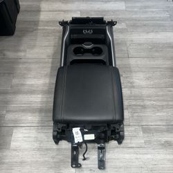 2020-2024 RAM 2500 OEM FRONT CENTER FLOOR CONSOLE ASSEMBLED | BLACK GJX9 *BROKEN