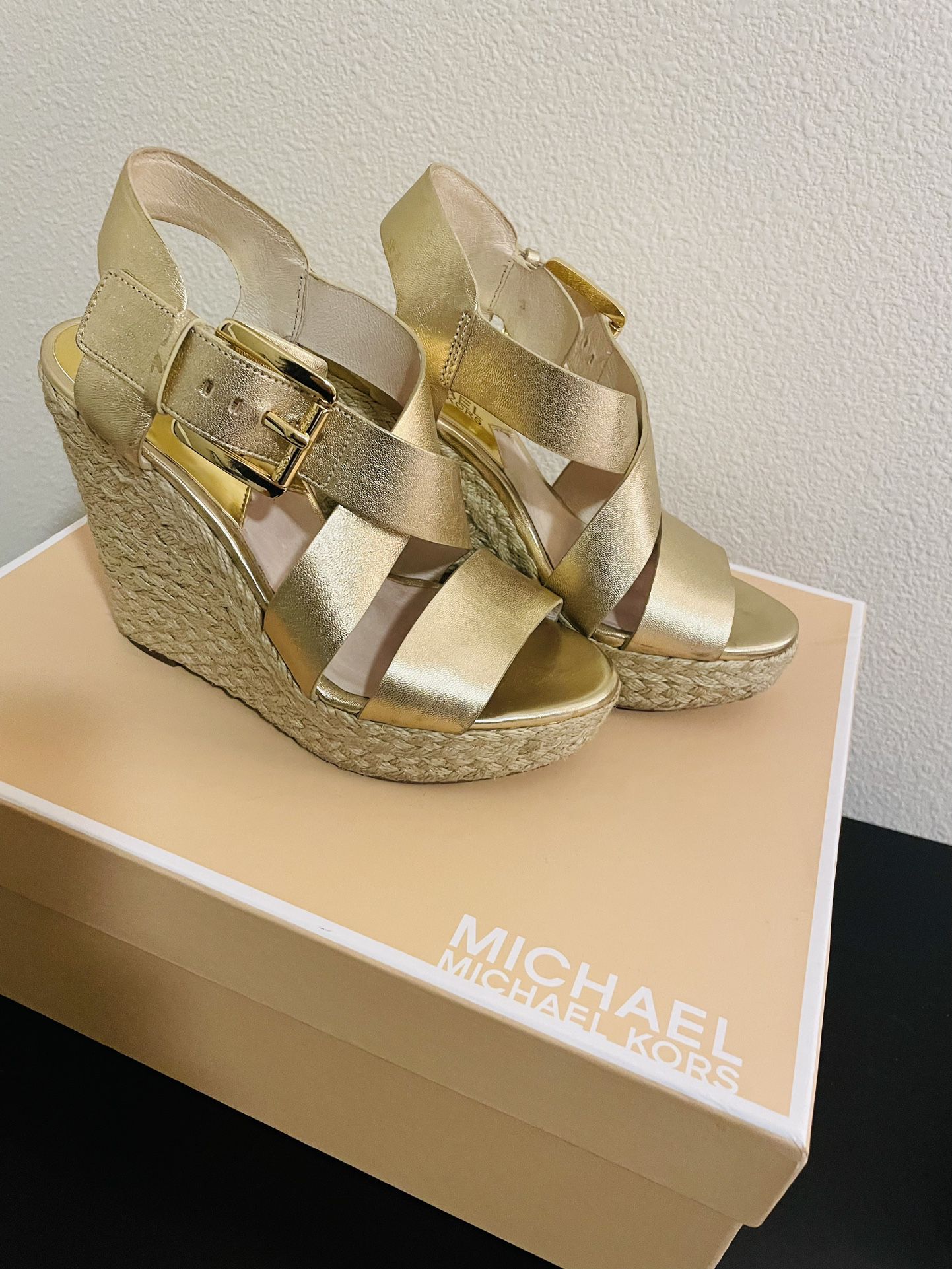 Women's Size 4 Michael Kors Sandals for Sale in Portland, OR - OfferUp