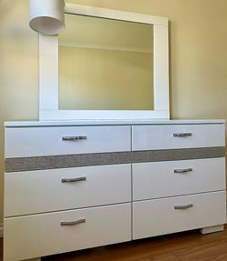 Dresser with big mirror
