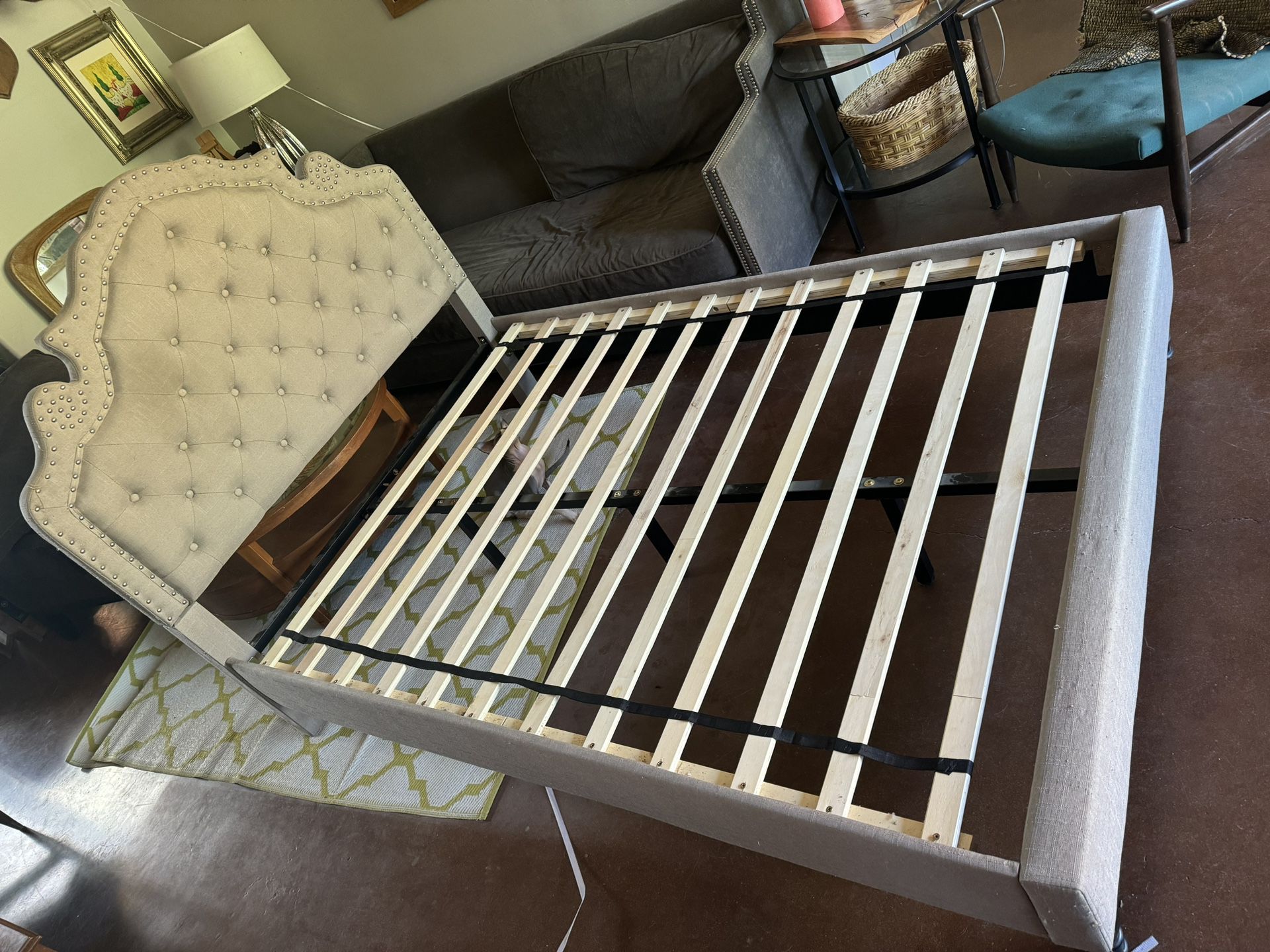 Full Size Bed Frame- Pending Pickup 