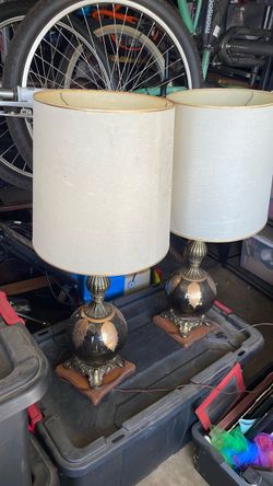 2 pair of lamps