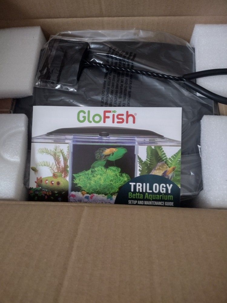 BRAND NEW NEVER USED GLOFISH TRILOGY BETTA AQUARIUM