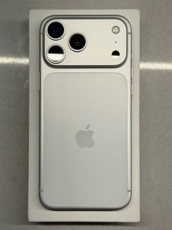 IPhone 17 Pro Max 1T Silver. Carrier AT&T✅