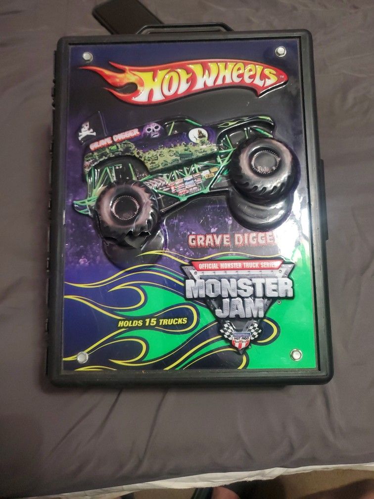 Monster Jam Grave Digger Storage With 6 Monster Trucks