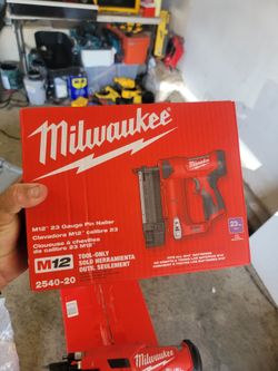 M12 Milwaukee 23 ga pin nailer
