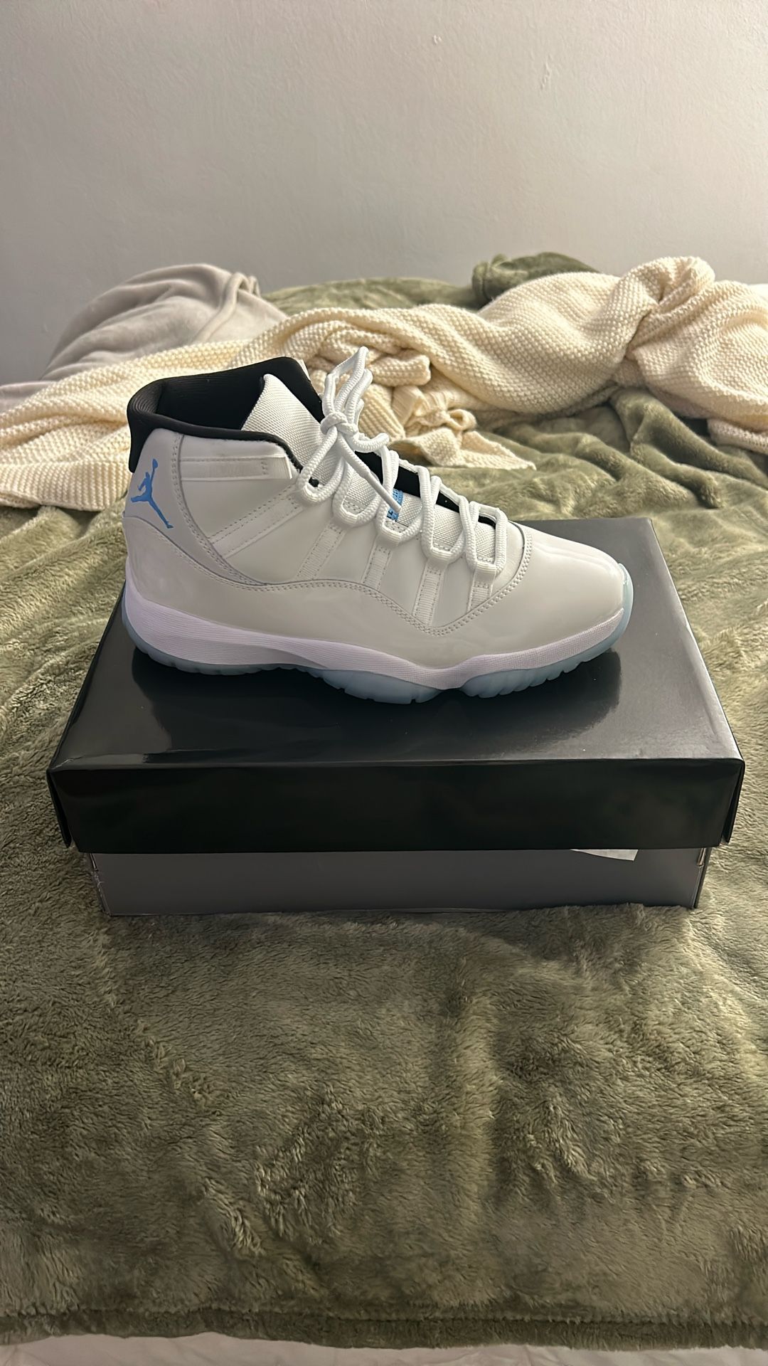 Retro 11 Men’s Jordan White Baby Blue 10 1/2 $200