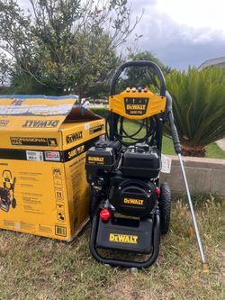 DEWALT 3400 PSI, 2.5 GPM Gas-Powered Cold Water Pressure Washer