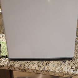 Refrigerator - Countertop
