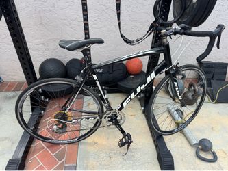 Fuji Sportif 2.5 Road Bike, Black and White color, XL size