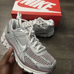 Women’s Metalic Purple Vomero 5