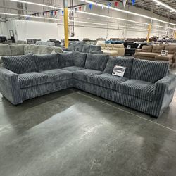 Corduroy Dark Grey Sectional.  New Sectional  4-pc     Nuevo Seccional  De 4 Piezas Color Gris. Oscuro  4-Piece Sectional Set New sectional in a box  