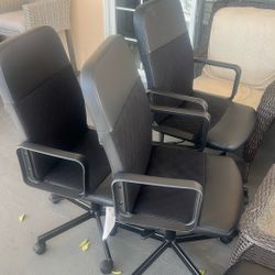  6 Black Comfy Office Chairs 