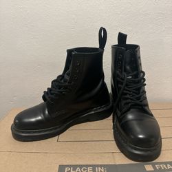 Dr. Martens Size: 8 Women’s