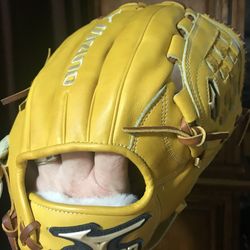 Mizuno Baseball Glove