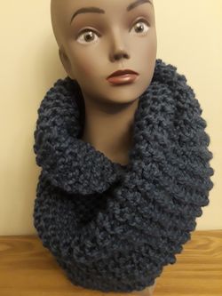 Valentine's gift/for him/her/ handmade/ quality/bulky/ INFINITY SCARF/ different color/20% wool