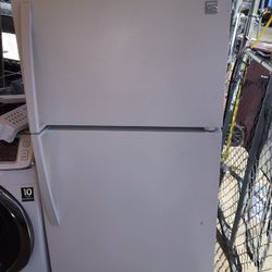 Kenmore Top- Freezer Refrigerator 