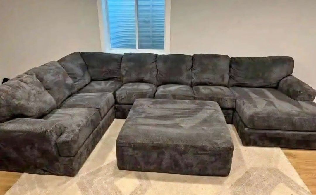 Large Mammoth Sectional + FREE DELIVERY