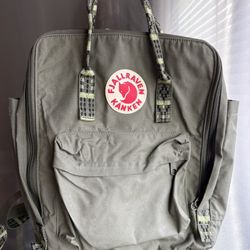 Fjallraven Kanken Classic Backpack Green