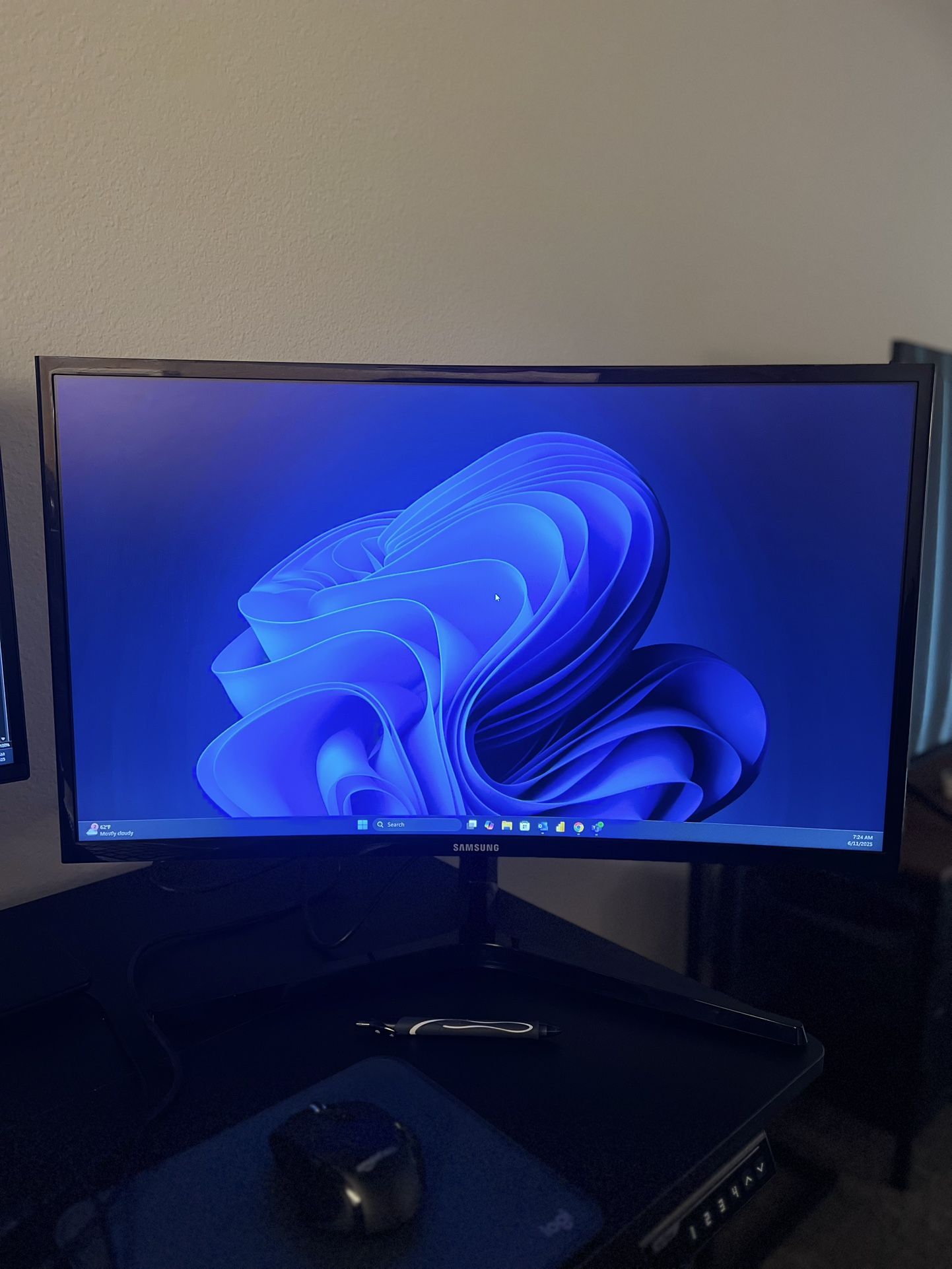 Samsung 27” Curved Monitor