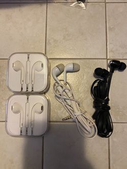5 sets of headphones Free Thumbnail