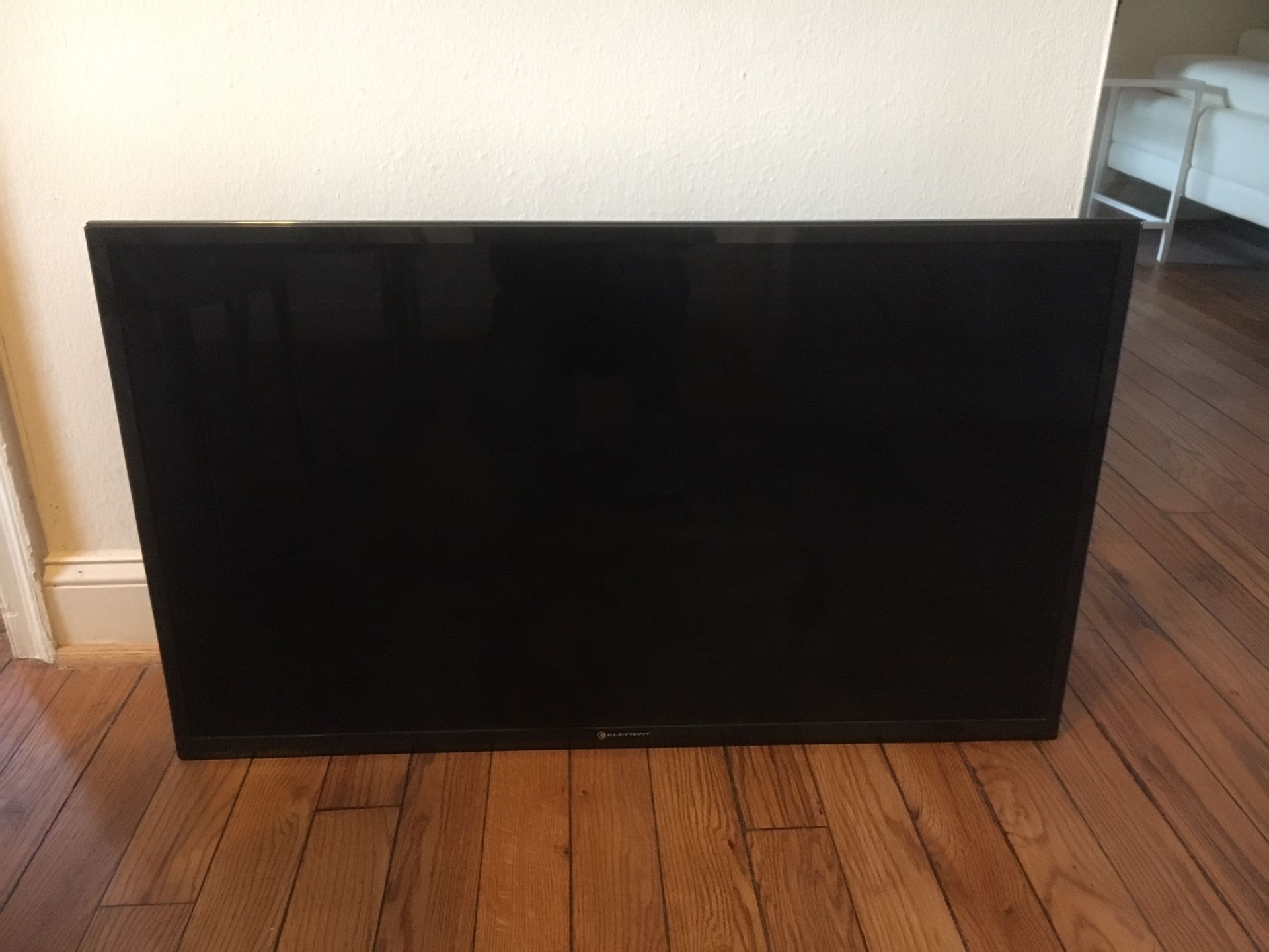 40” Element TV