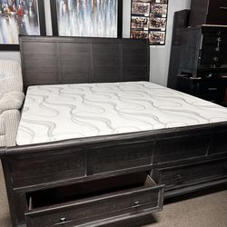 Stunning wood king bed! $499 🩶📦 Last one!