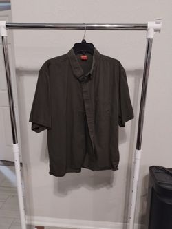 dark green Guess Men T-shirt size XS