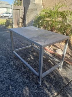 Aluminum diamond plate work table