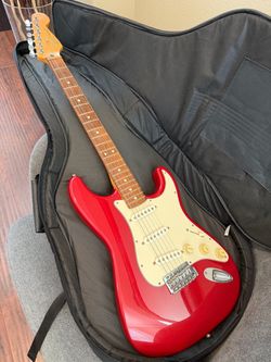 Vintage 1996 Fender Standard Stratocaster Dakota Red Solid Body Electric Guitar Mexico With Soft Case And Amp