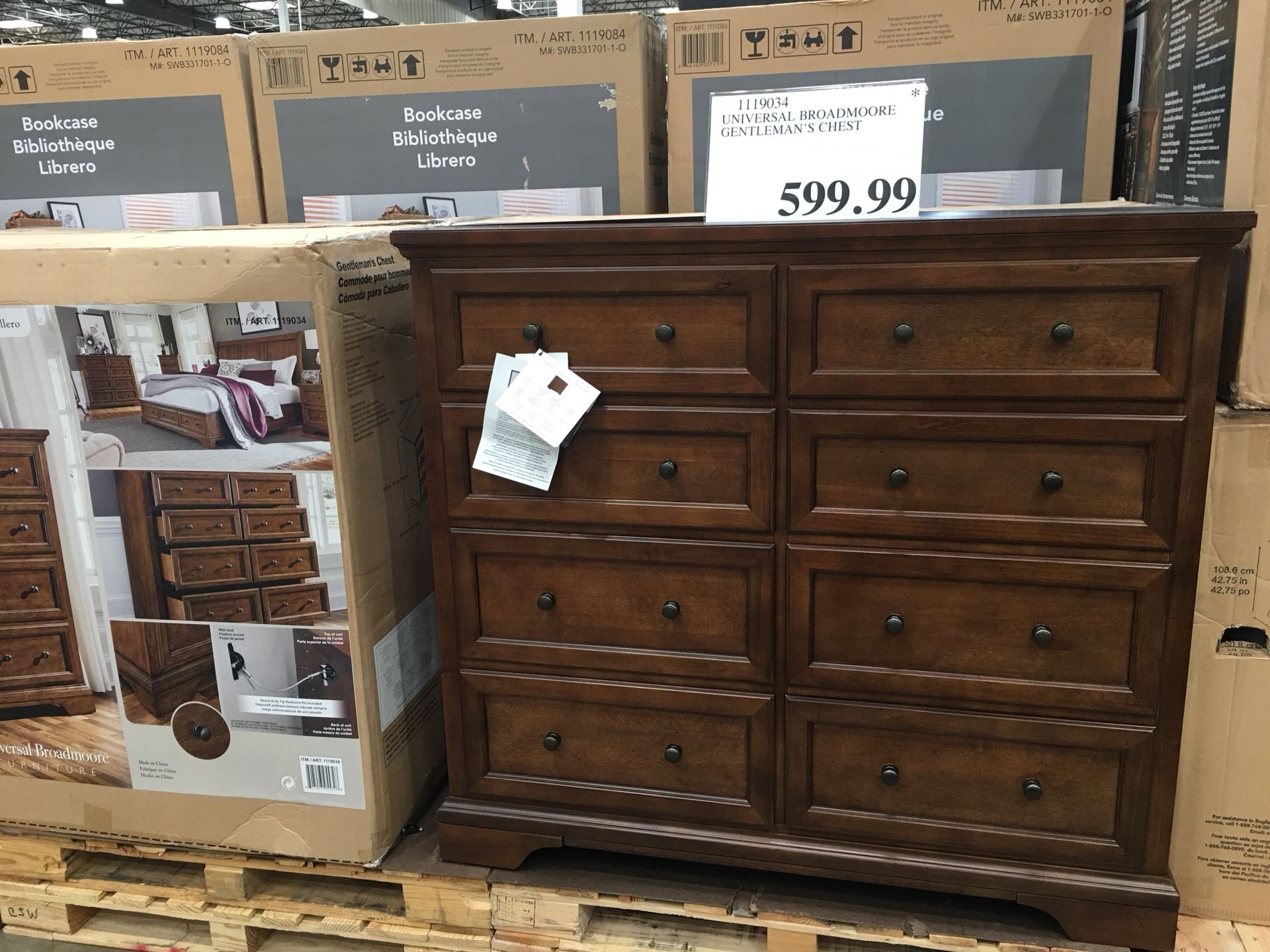 Brand new Universal Broadmoore Gentleman’s Chest
