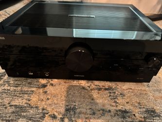 Yamaha Aventage Receiver 7.2 + 8K
