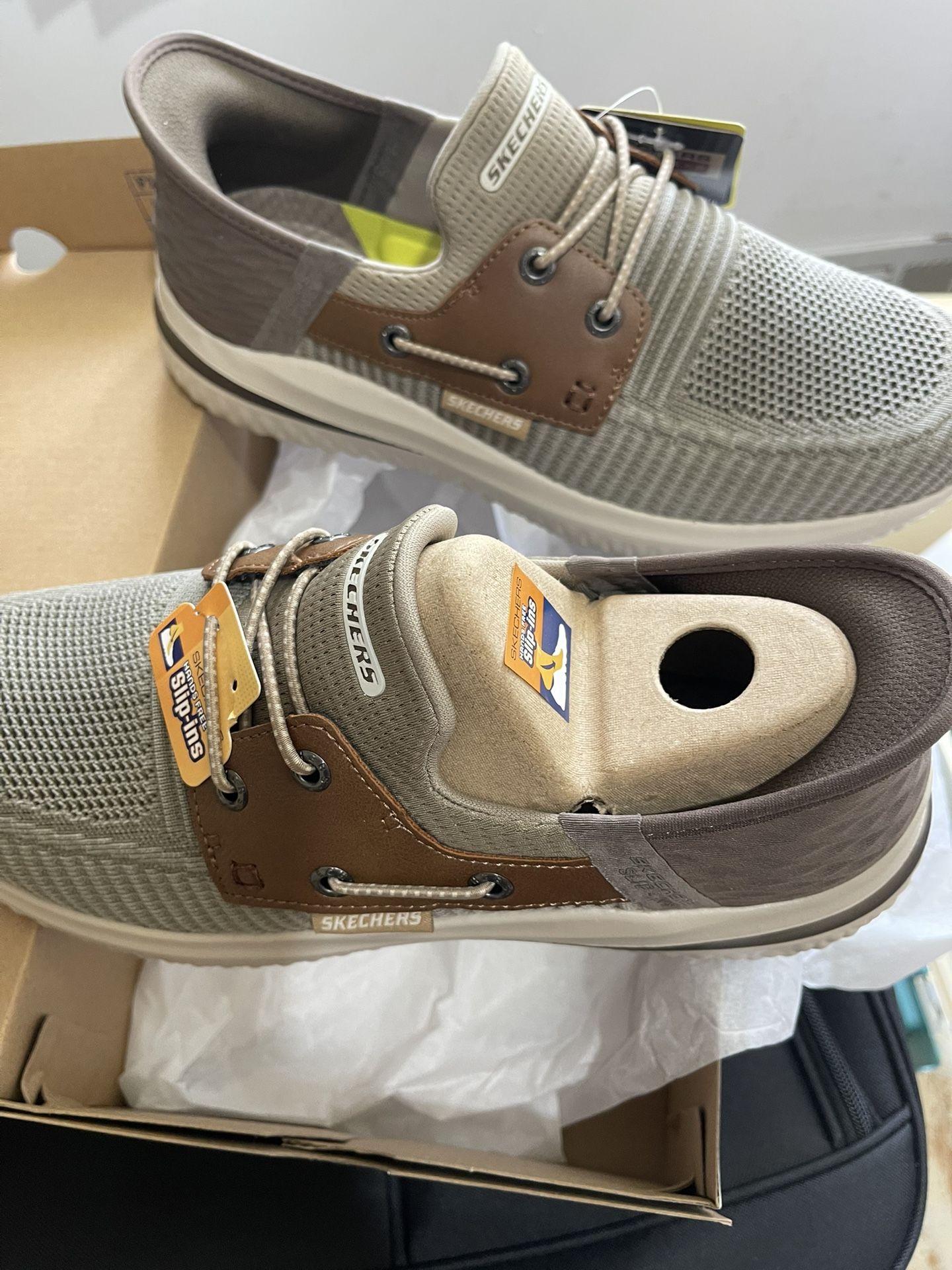 Men’s SKECHERS - Size 9 - Slip Ins