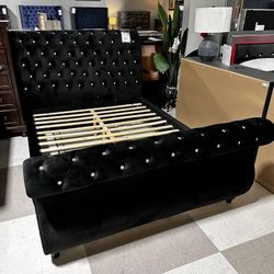Noella Black Queen Upholstered Sleigh Bed /P