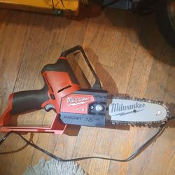 MilwaukeeM12 FUEL 6 in. 12V Lithium-Ion Brushless Electric Cordless Battery Pruning Saw HATCHET (TOOL ONLY)